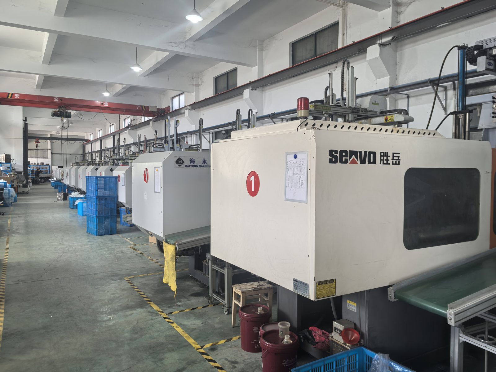 Desiky injection molding machines - SERVO servo-driven production line in Yuyao factory